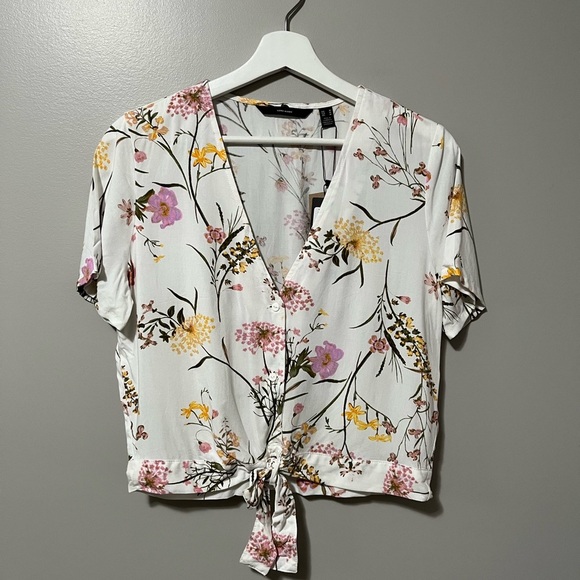 Vero Moda VMeasy Short Sleeve V-Neck Tie Front Top - Picture 4 of 13